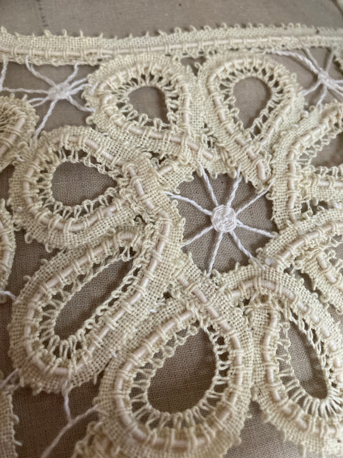 Tape lace collar