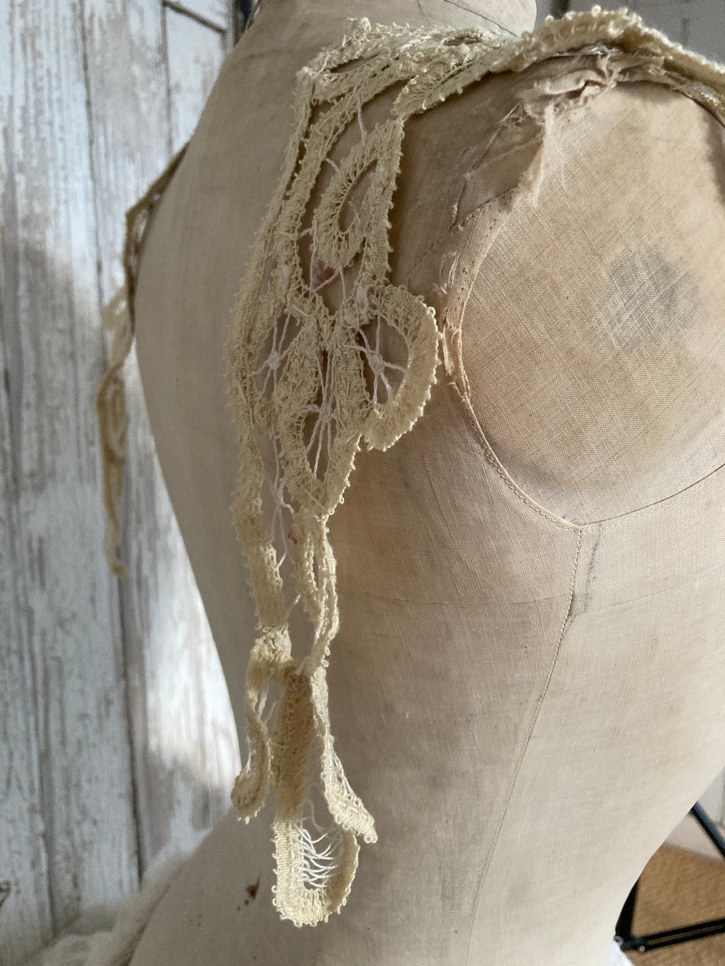 Tape lace collar