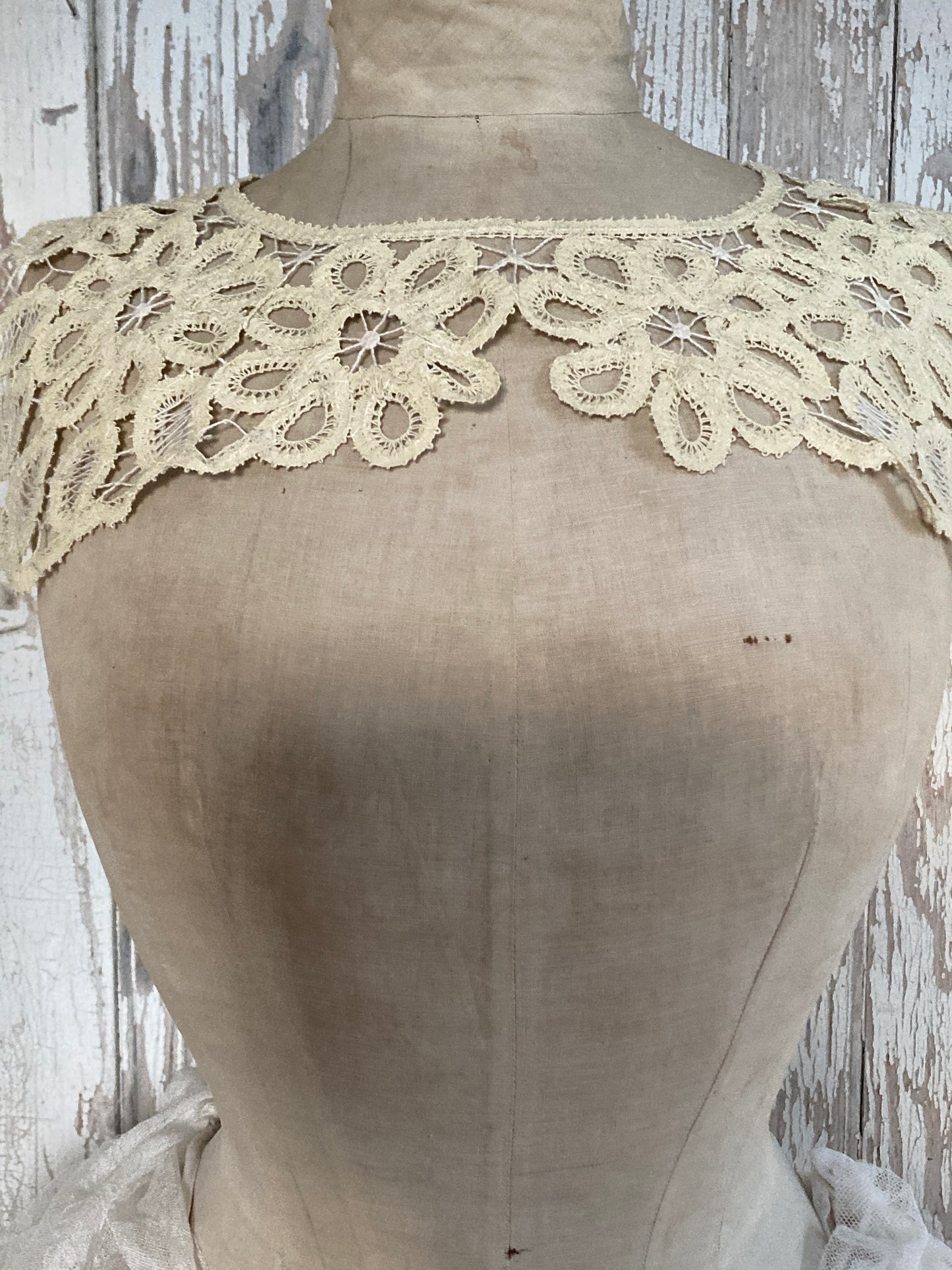 Tape lace collar