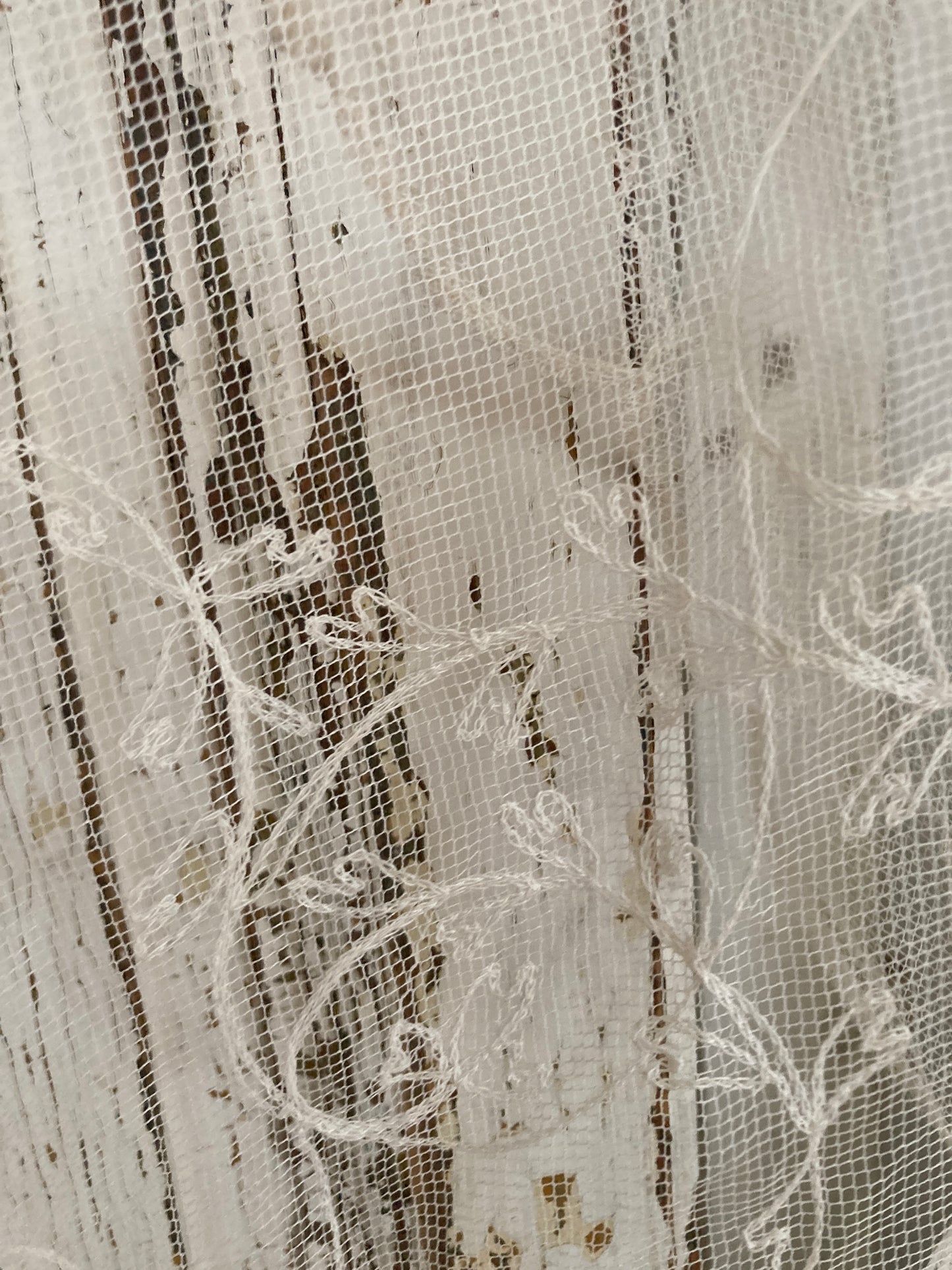 Fine tulle lace veil