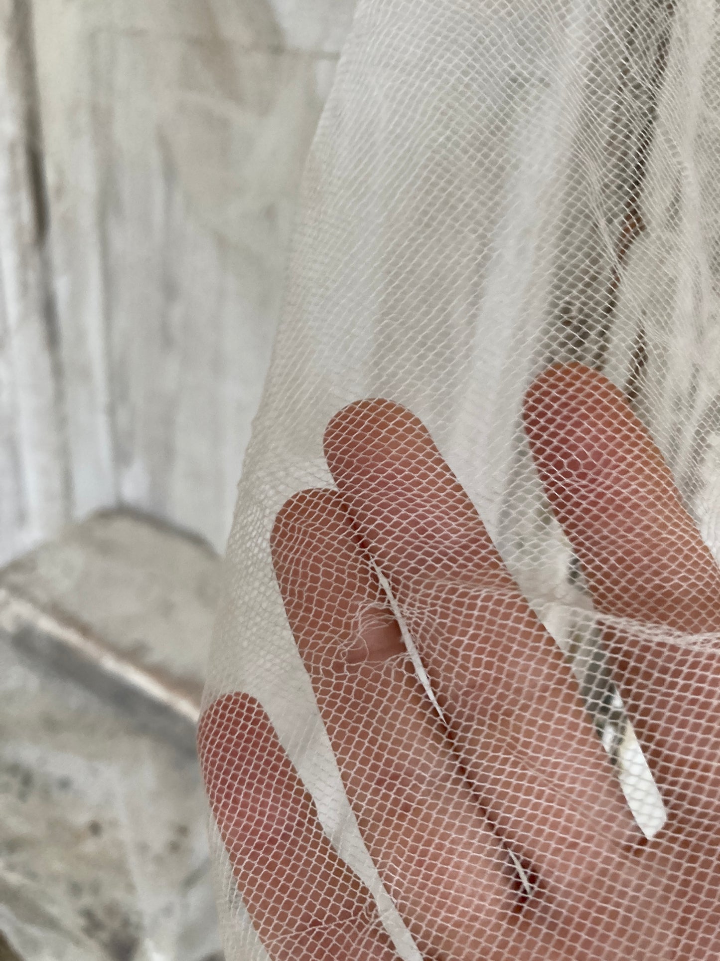Fine tulle lace veil