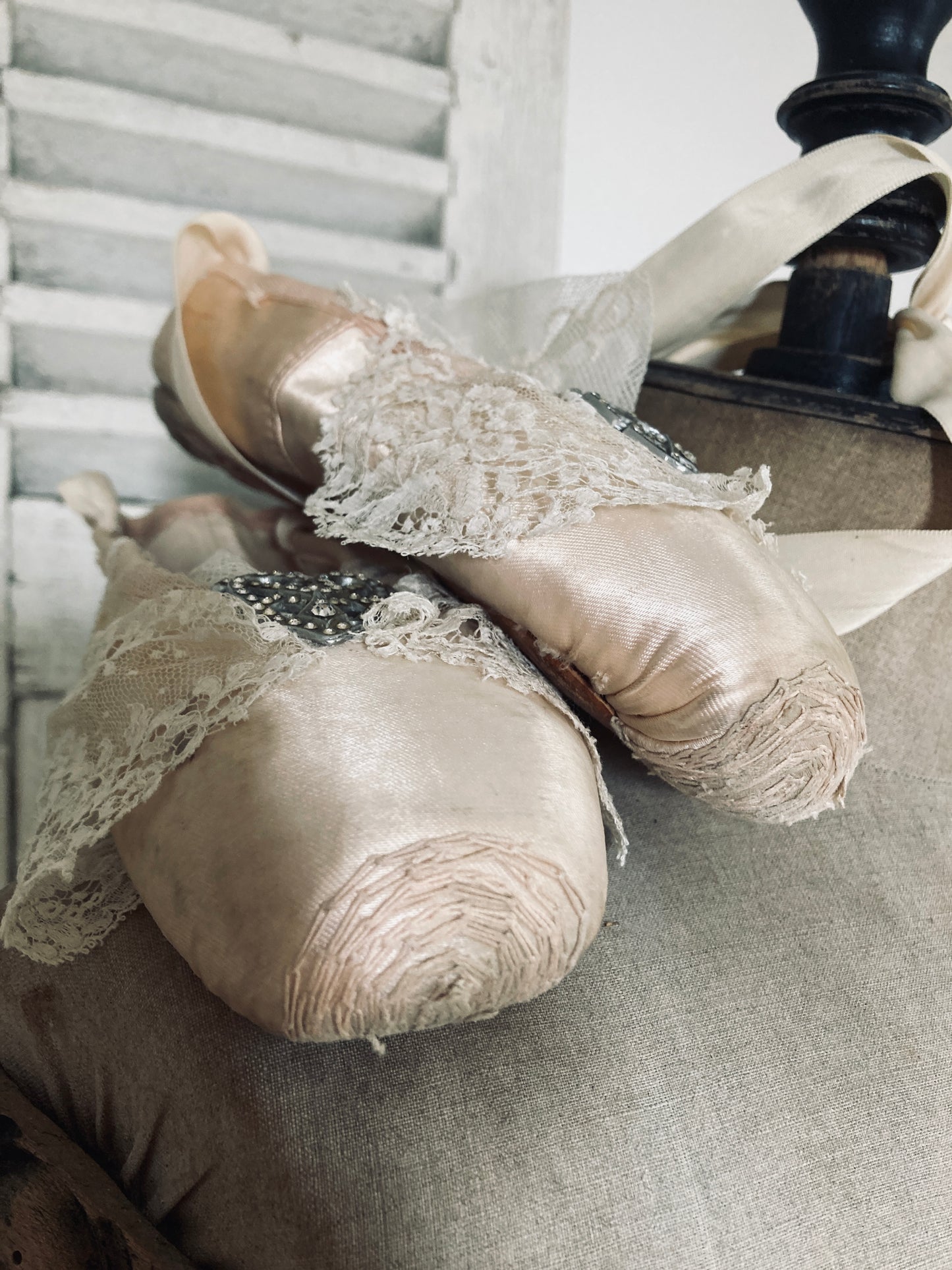 Old Ballet pointes embroidered pointes