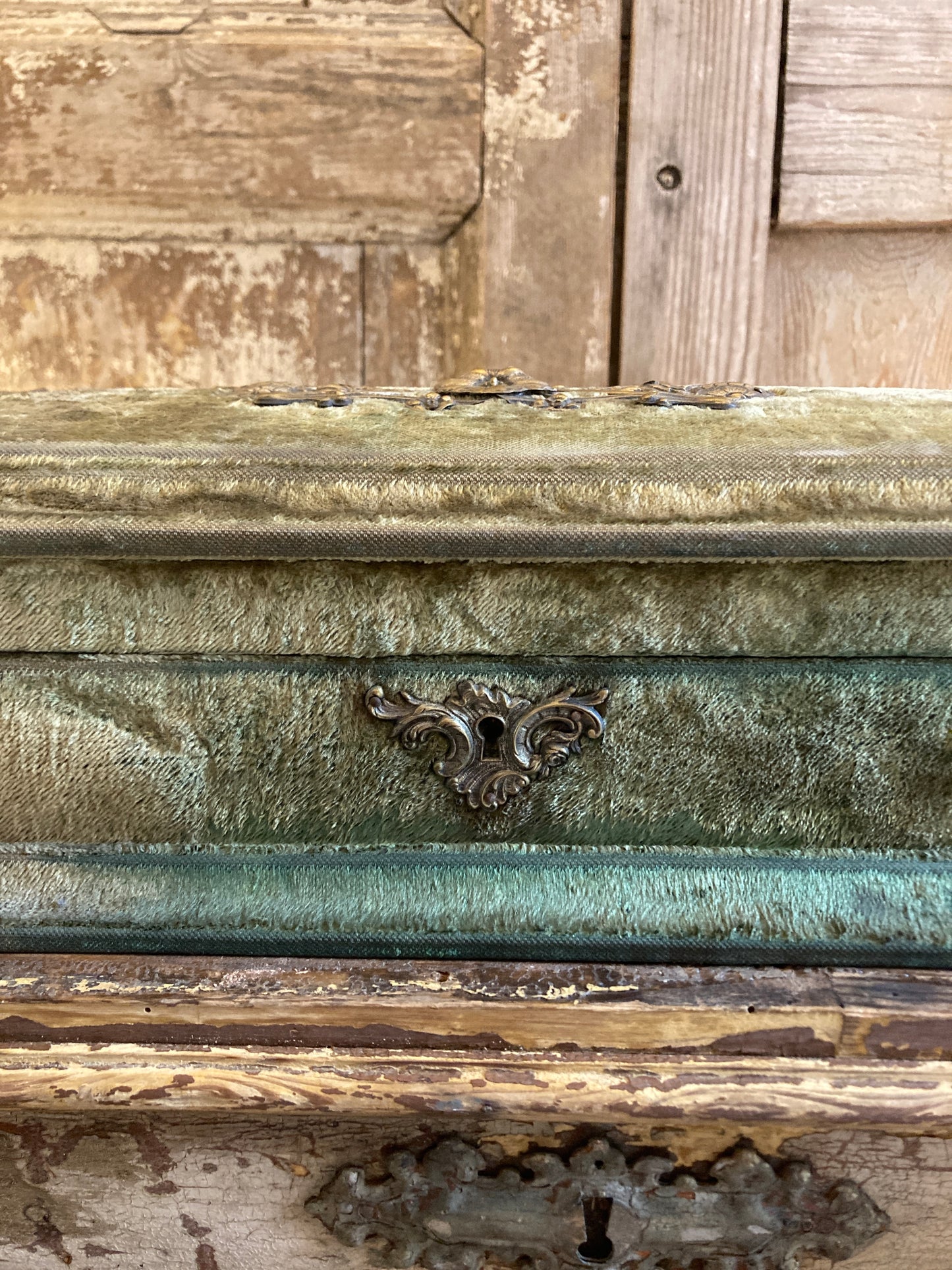 Victorian velvet jewellery box.