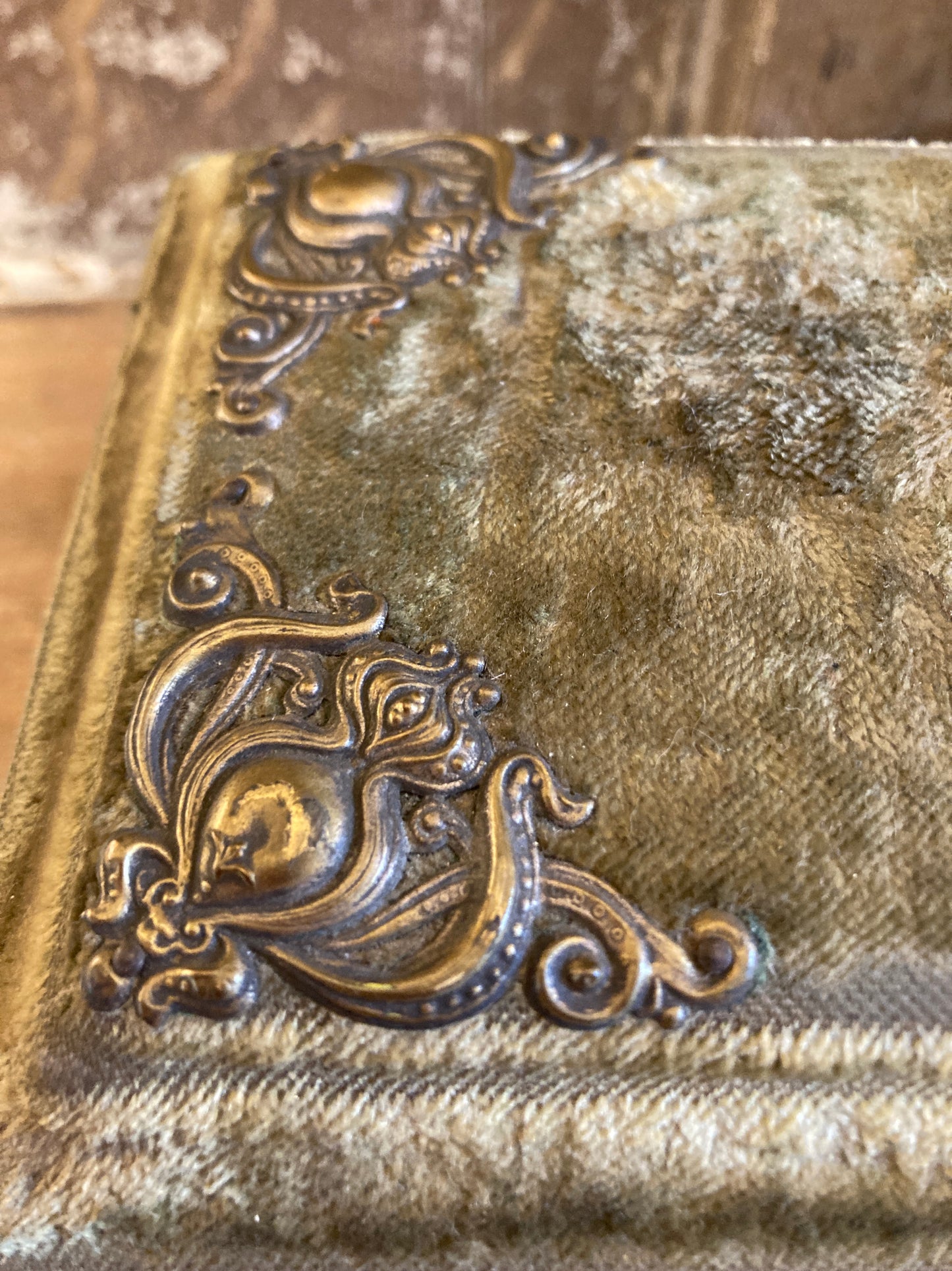 Victorian velvet jewellery box.