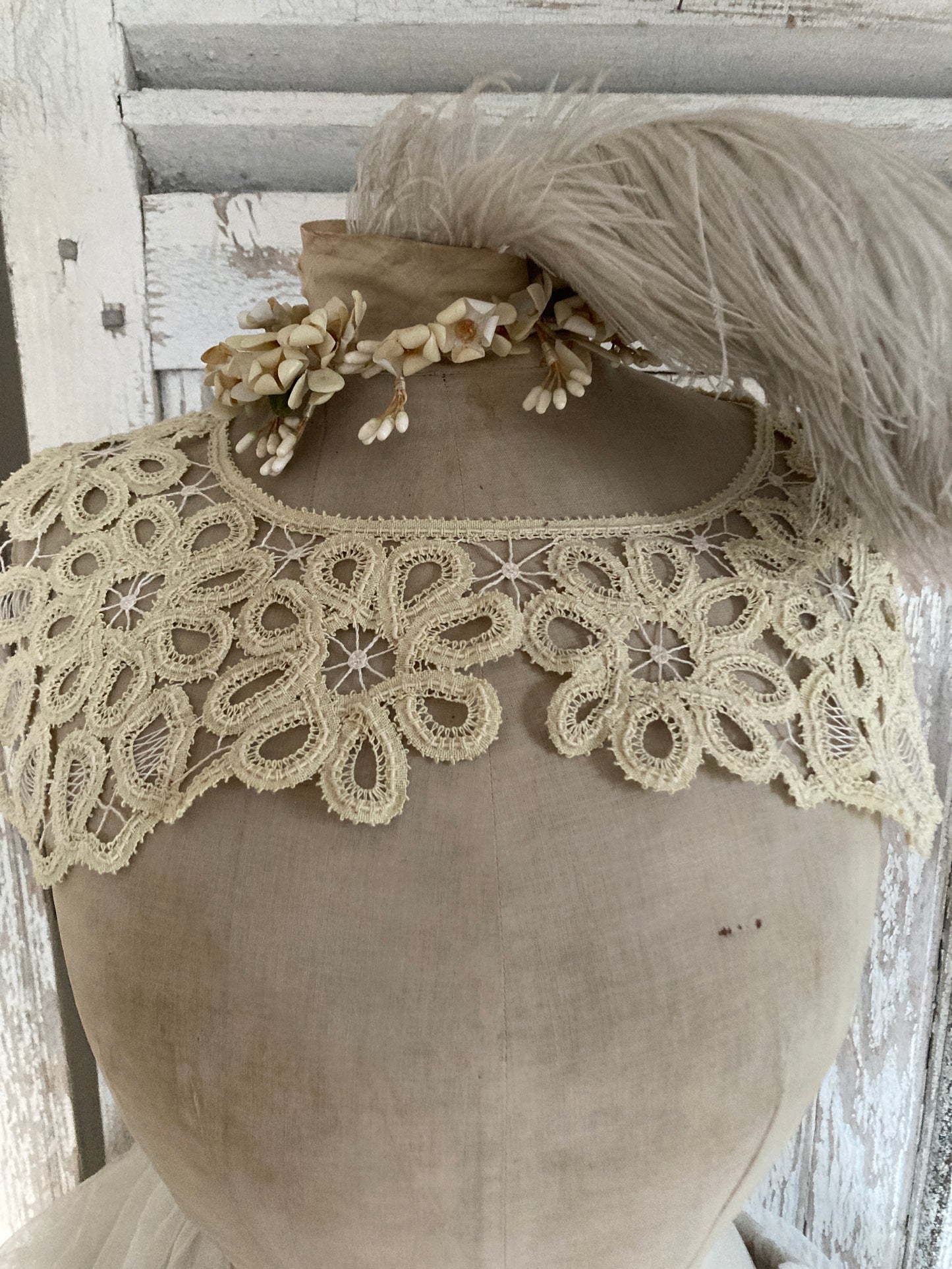 Tape lace collar