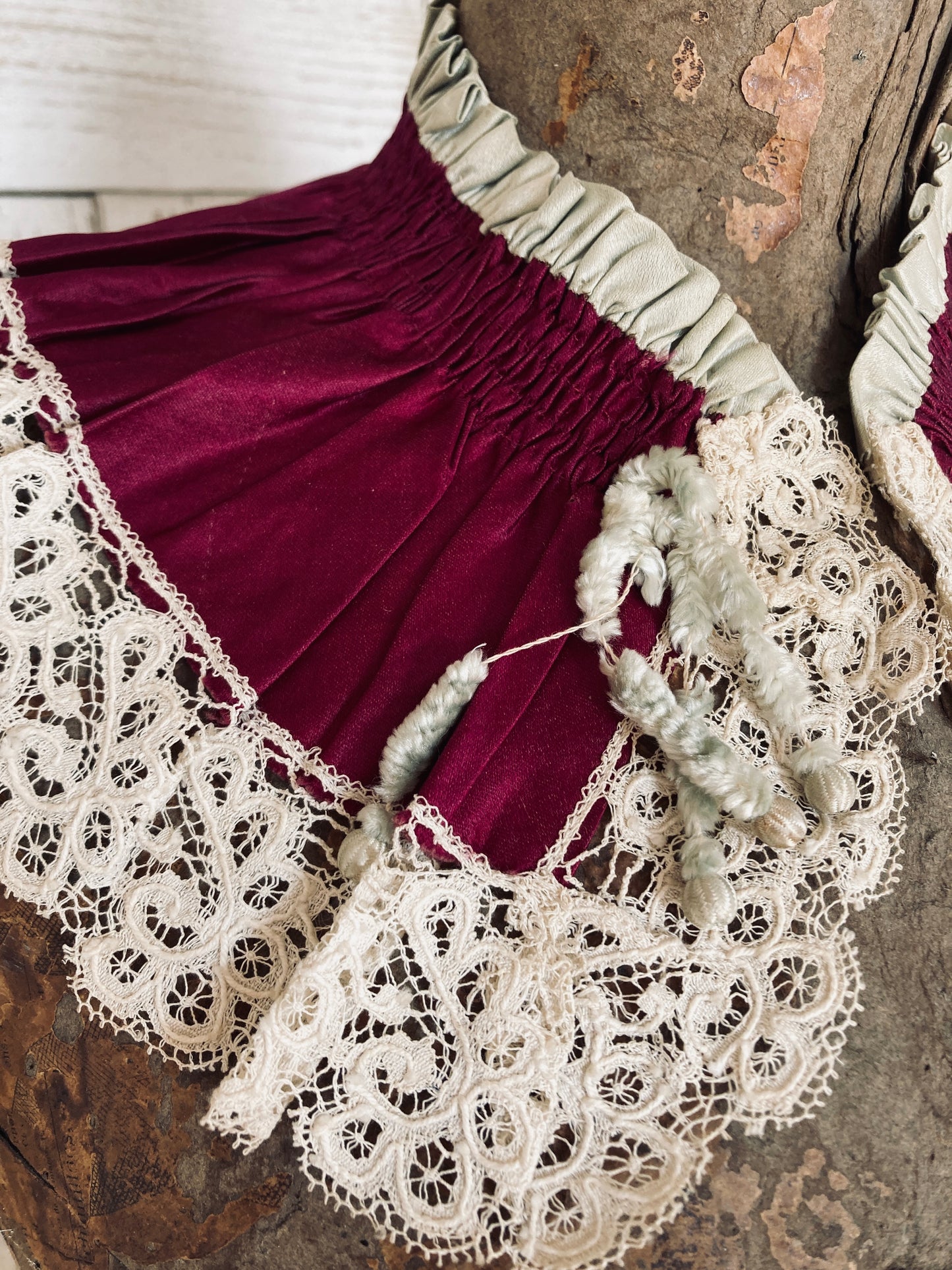 Victorian collar
