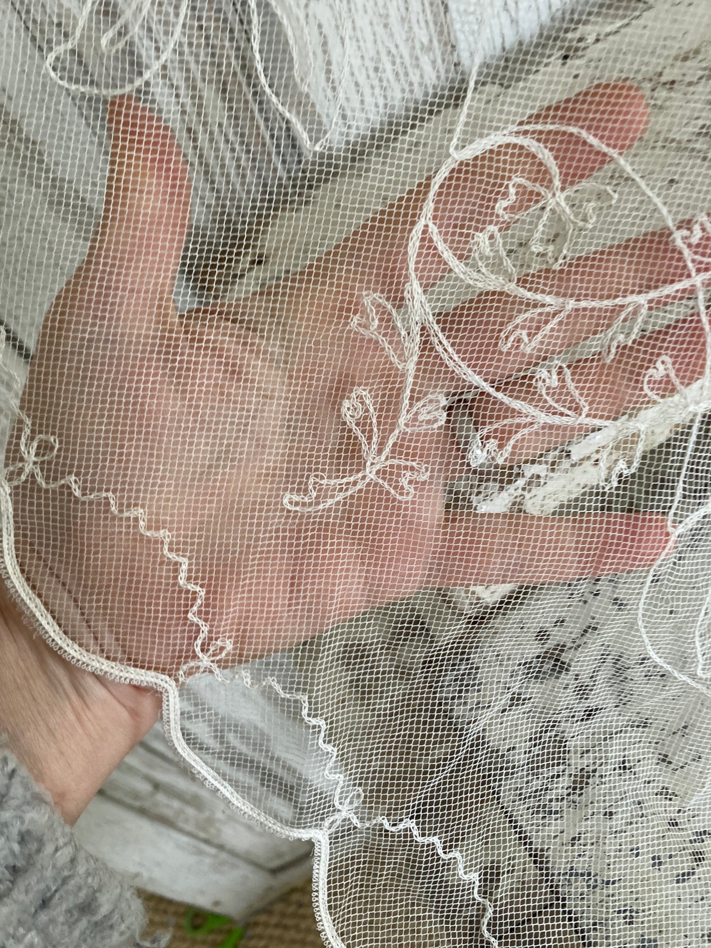 Fine tulle lace veil