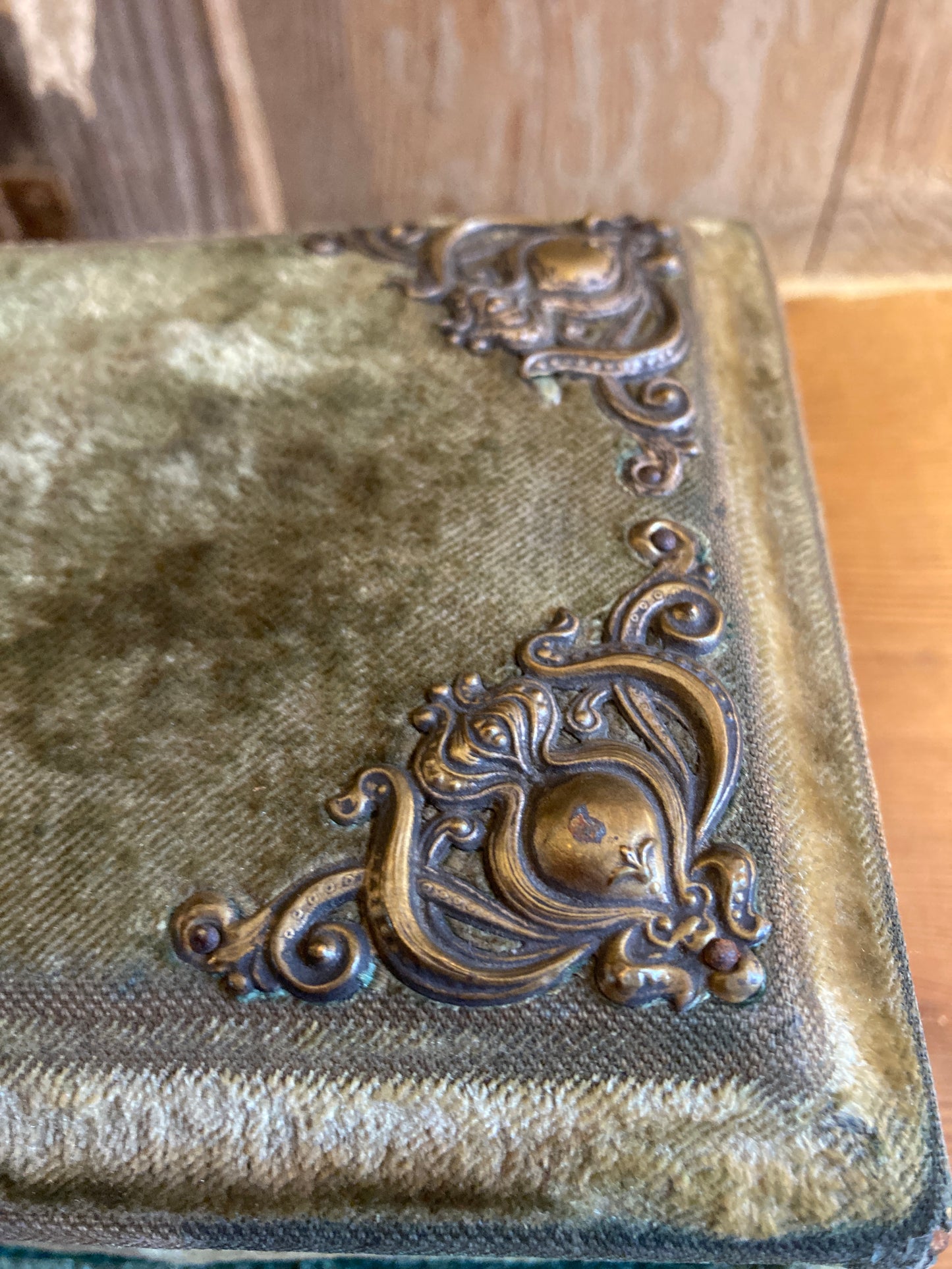 Victorian velvet jewellery box.