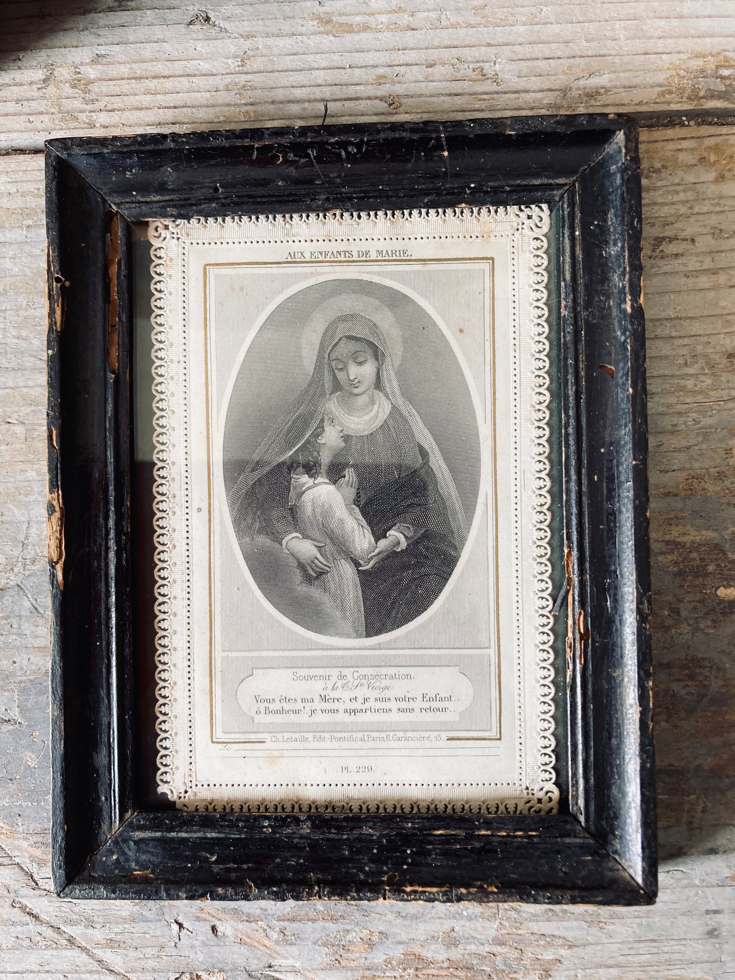 Charming french paper lace Saint picture