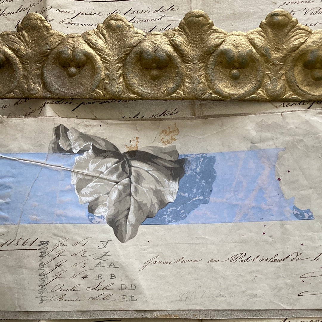 Unfinished blue leaf border