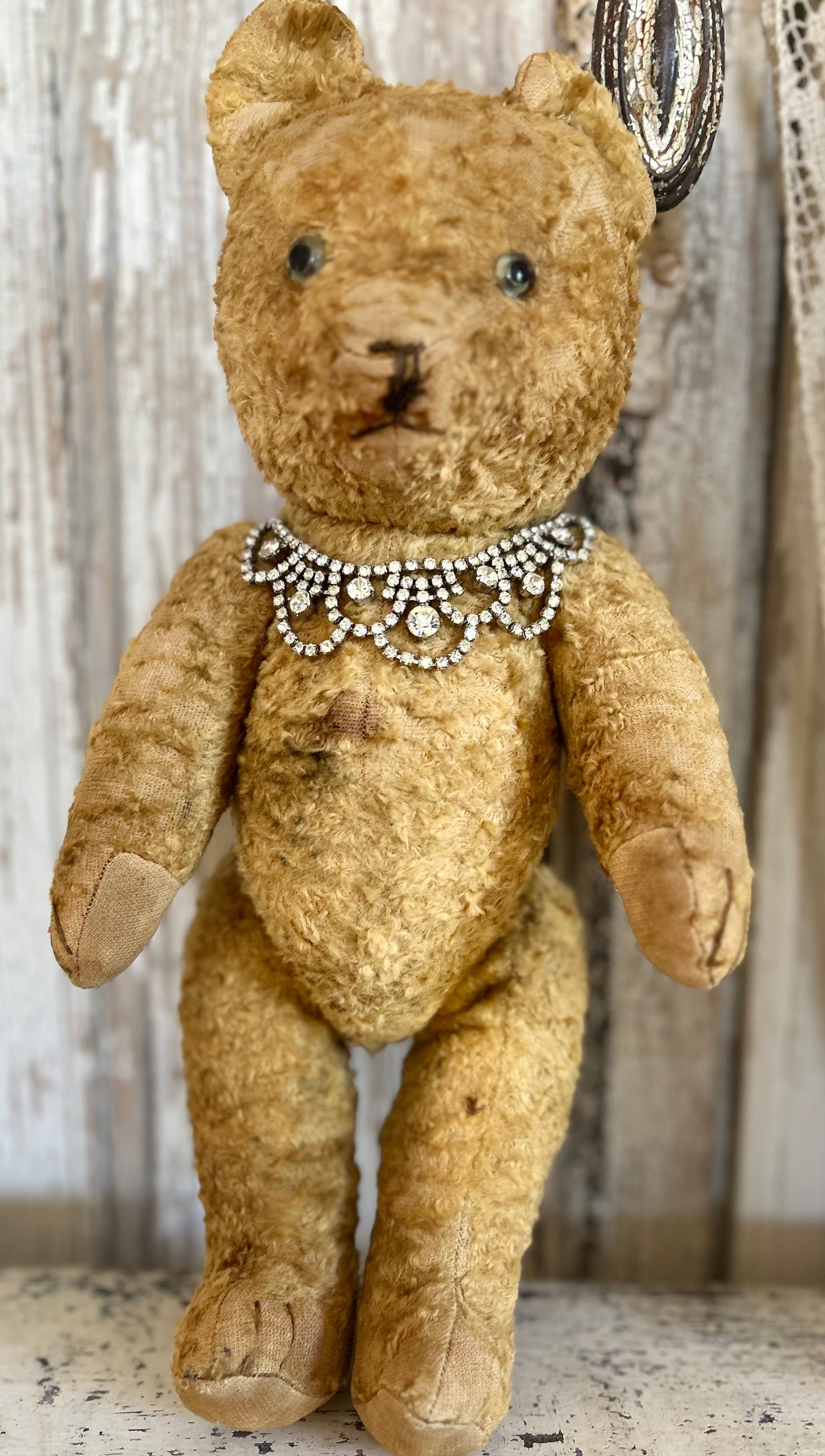 Vintage teddy bear (Charlie)