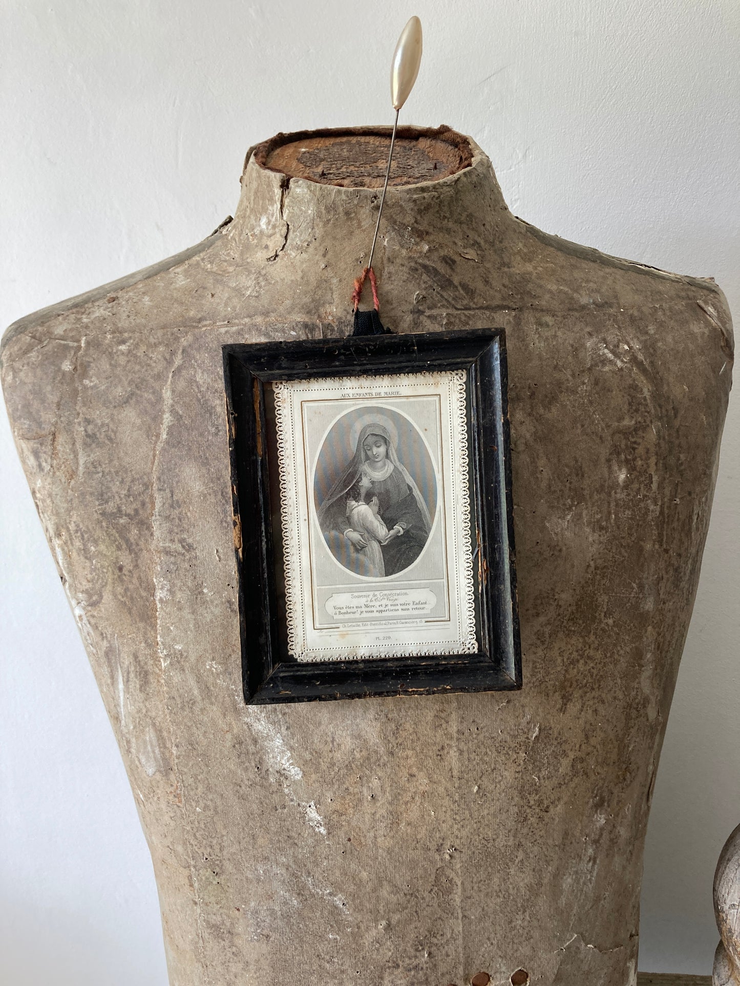 Charming french paper lace Saint picture