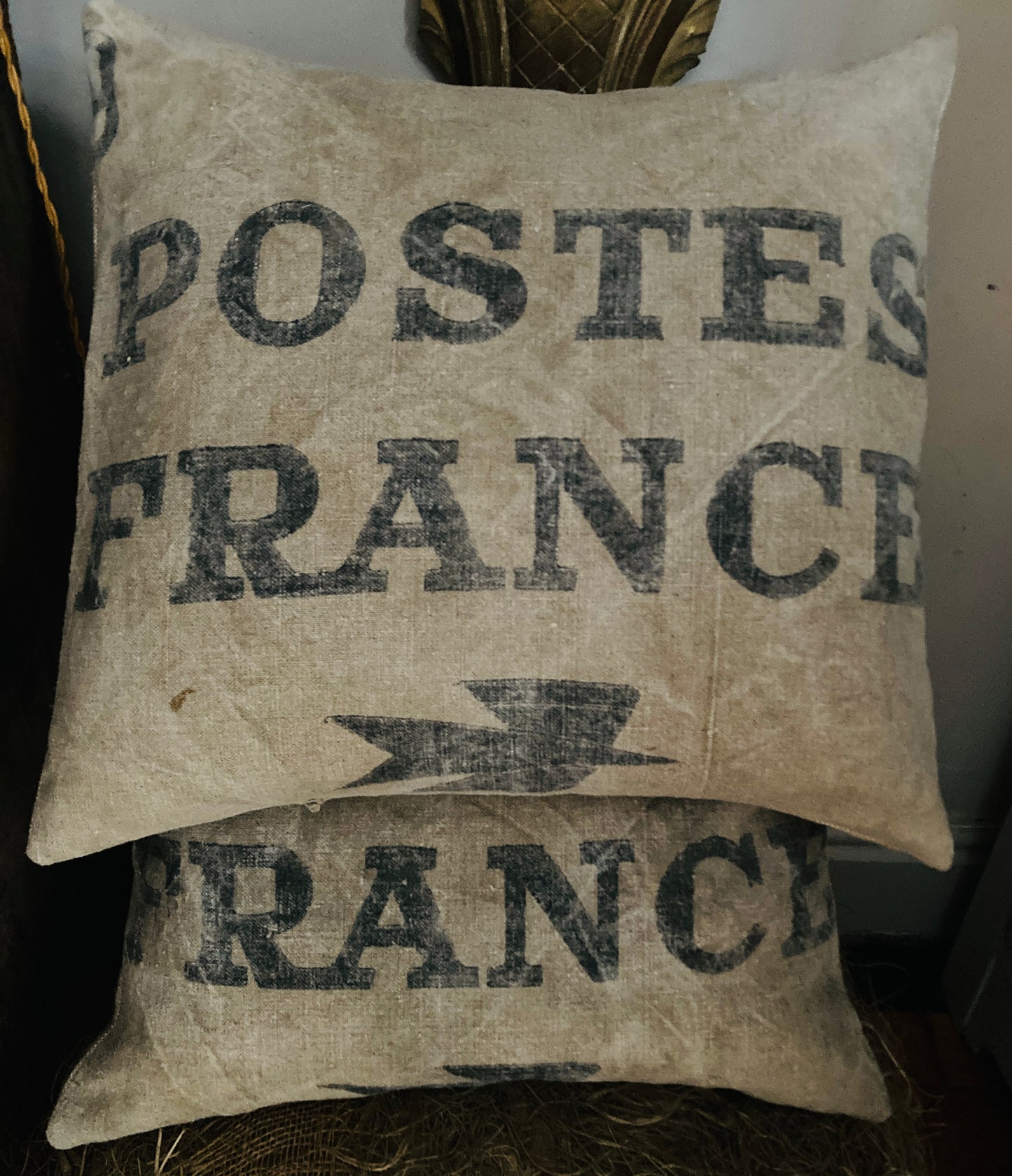 La Poste cushion number 4