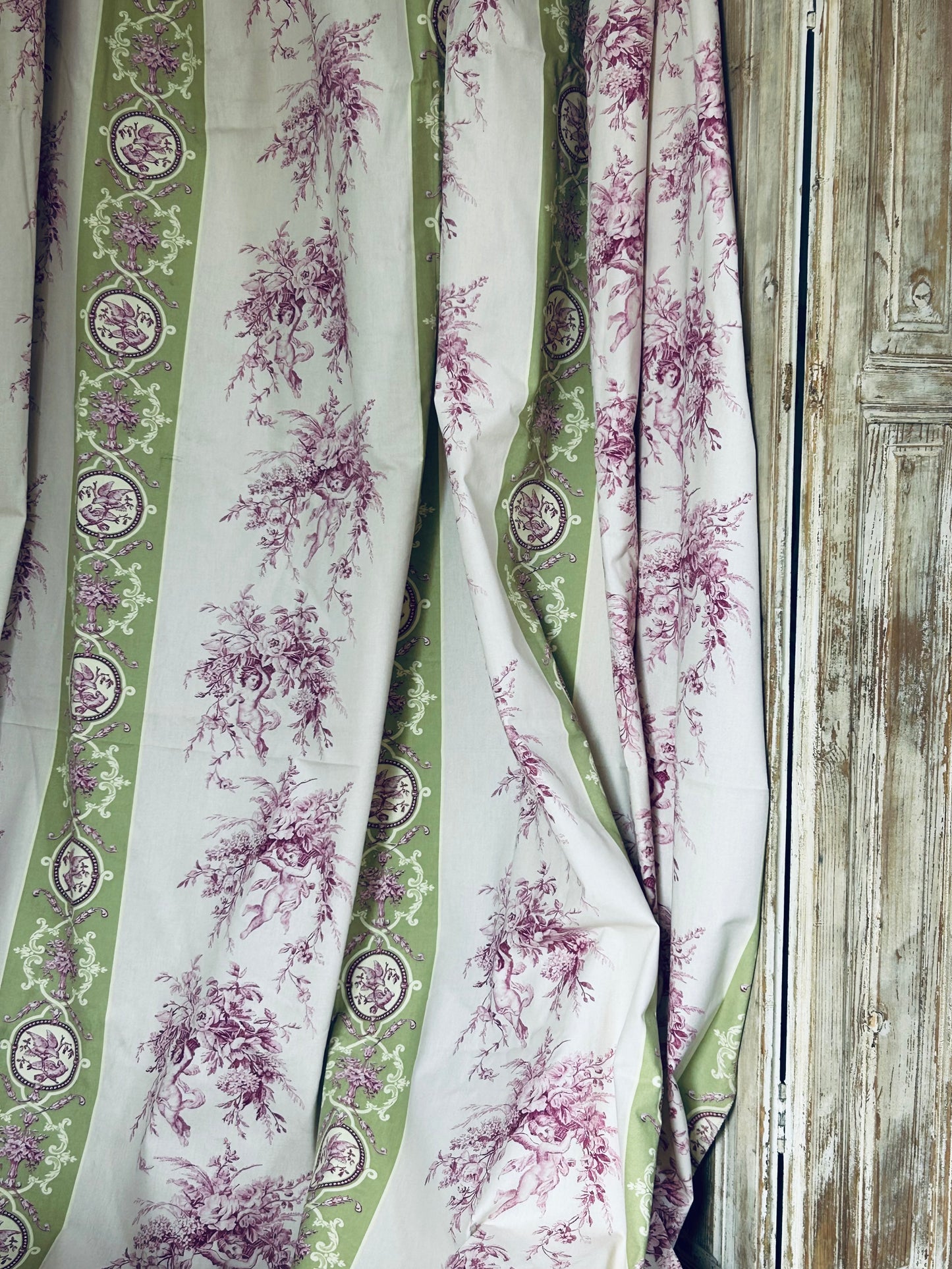 Massive panel of toile de jouy.