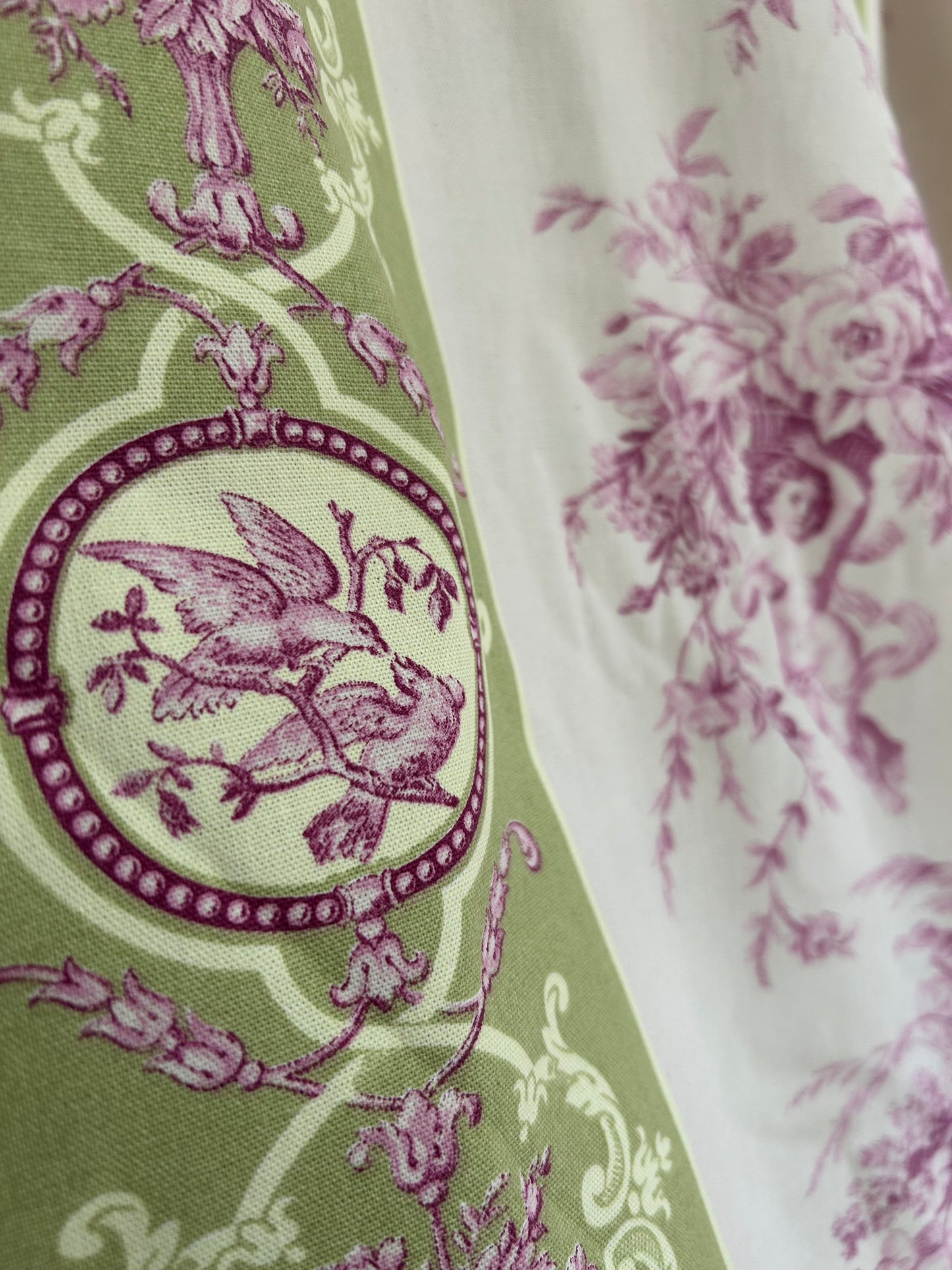 Massive panel of toile de jouy.