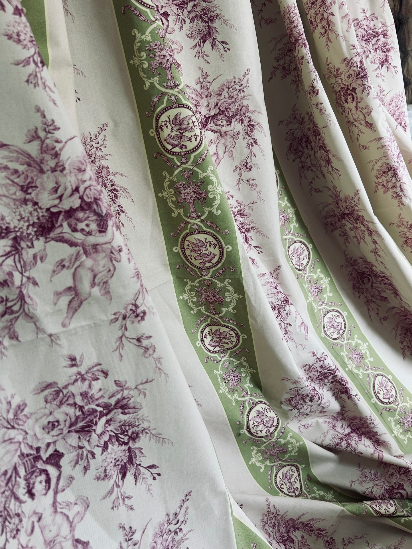 Massive panel of toile de jouy.