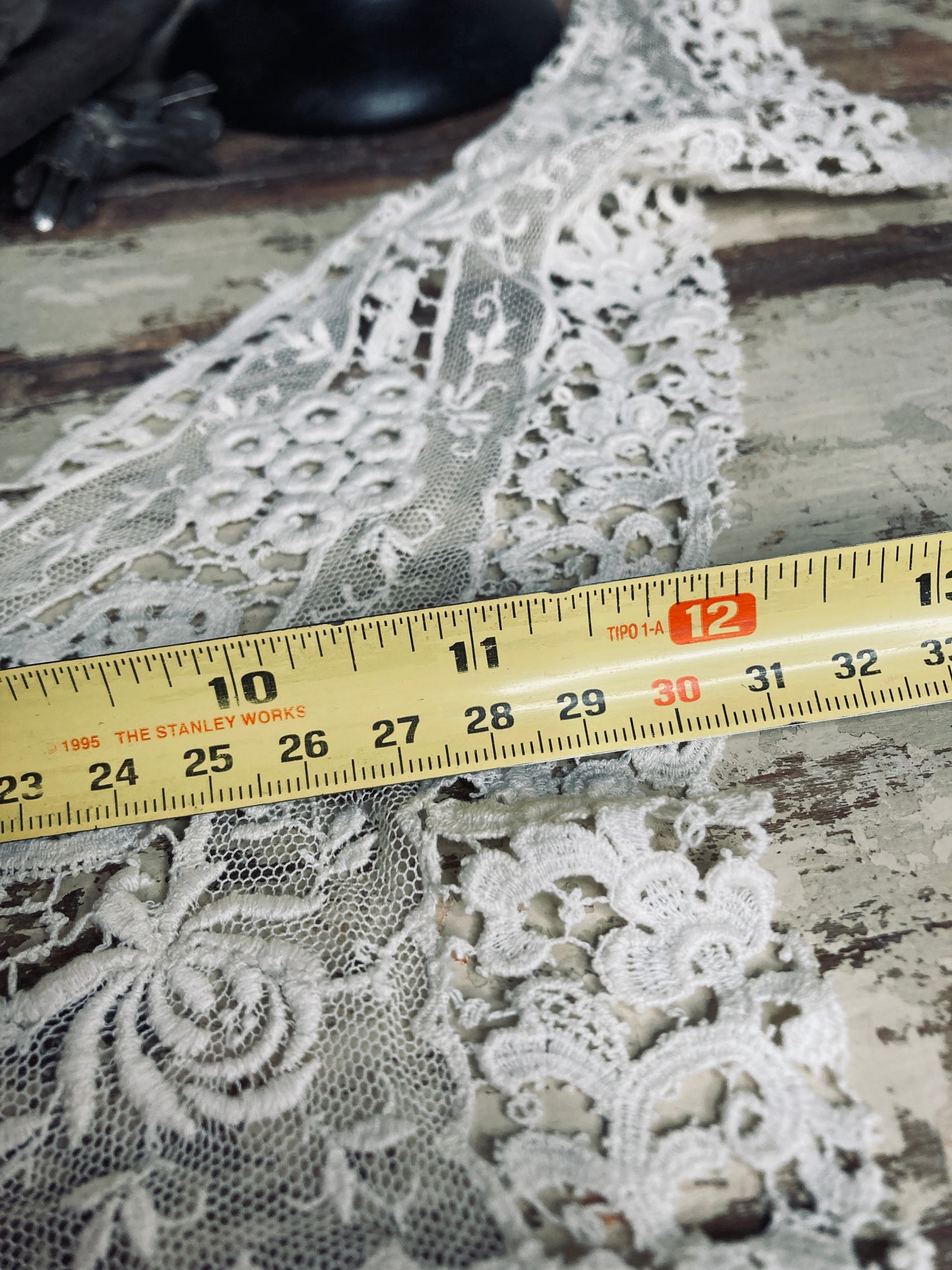 White antique lace collar