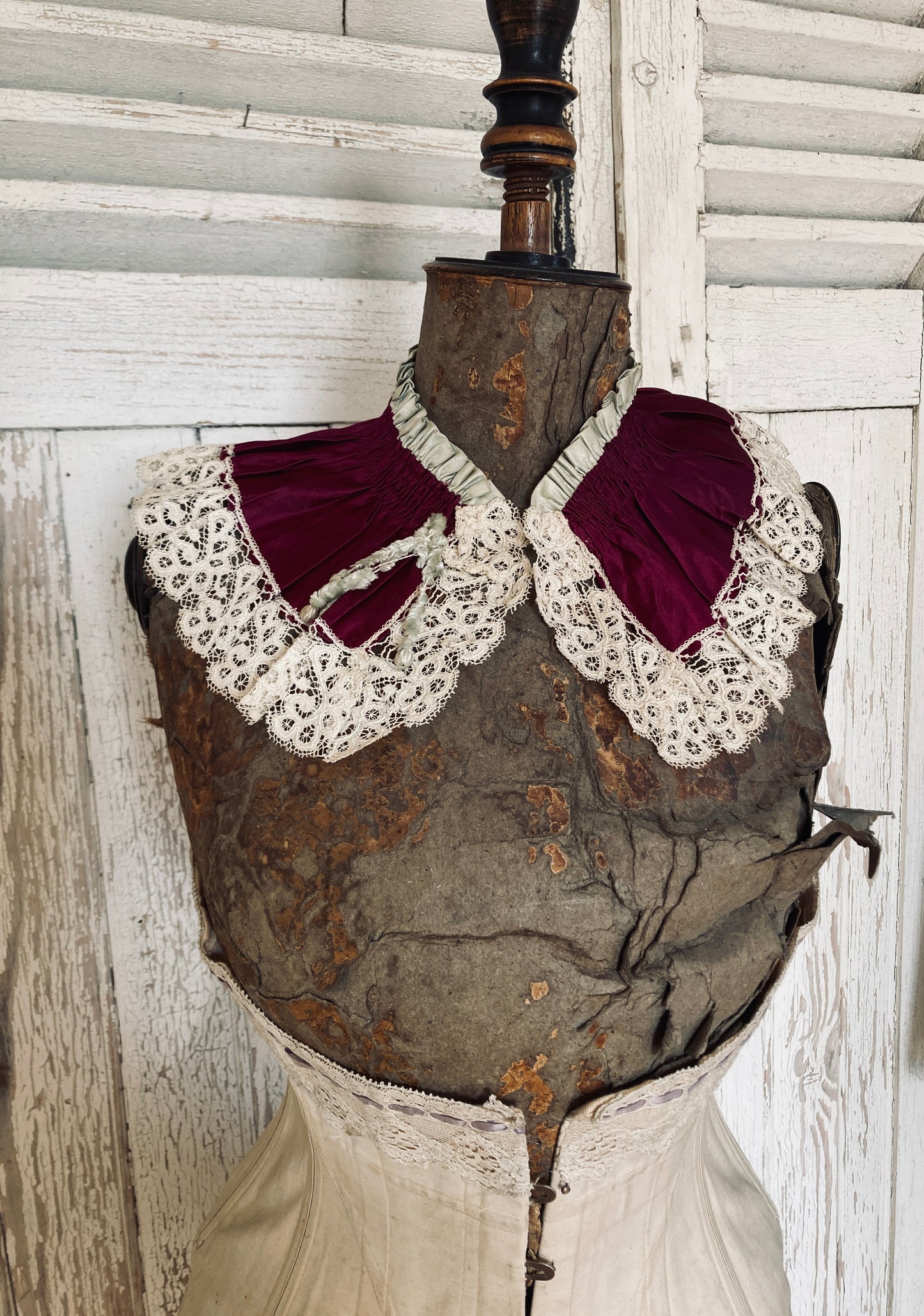 Victorian collar