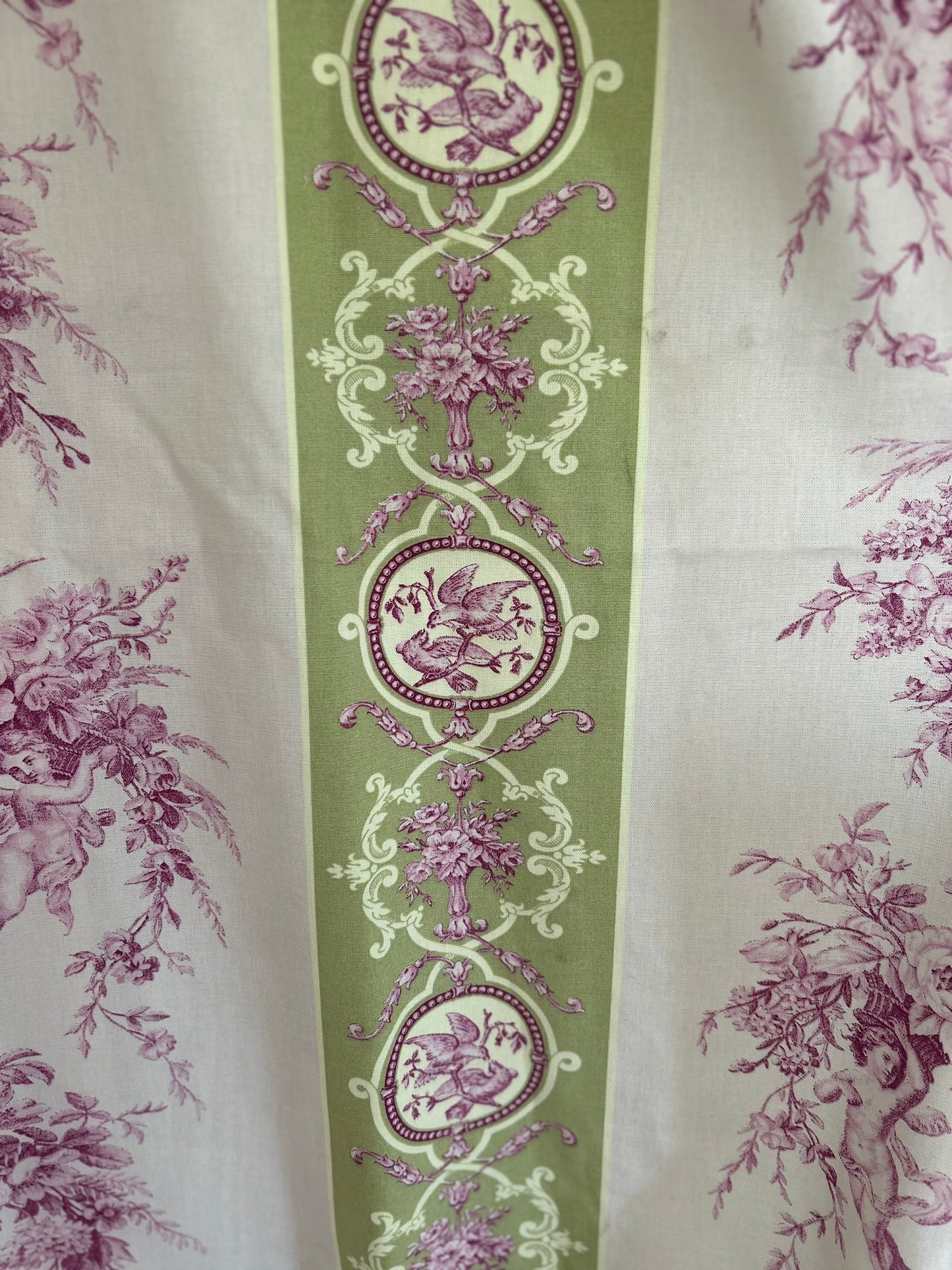 Massive panel of toile de jouy.