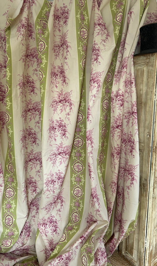 Massive panel of toile de jouy.