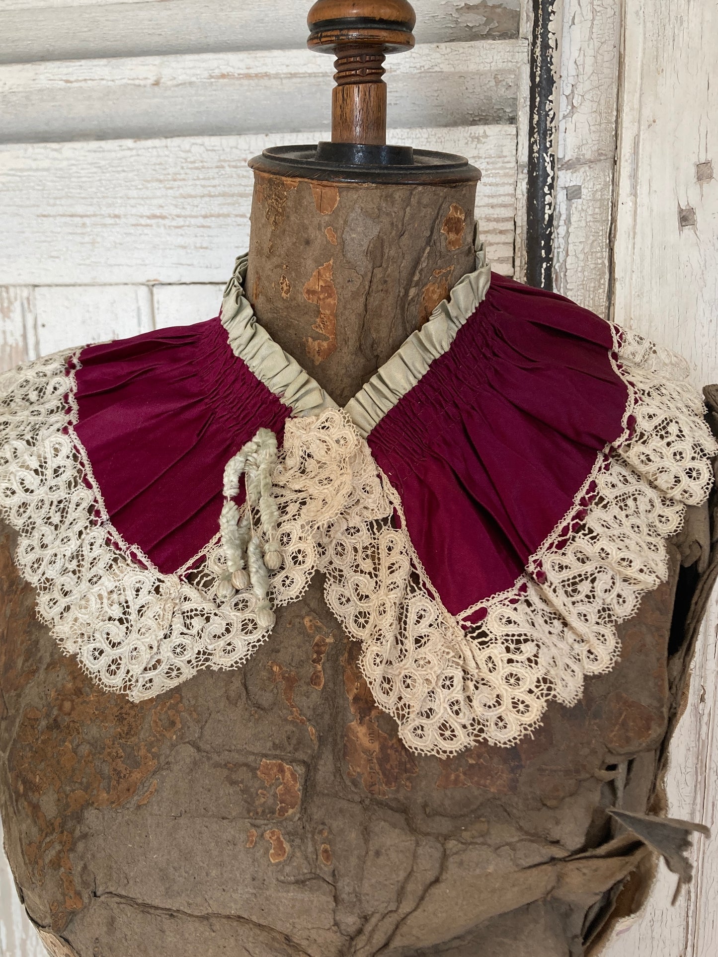 Victorian collar