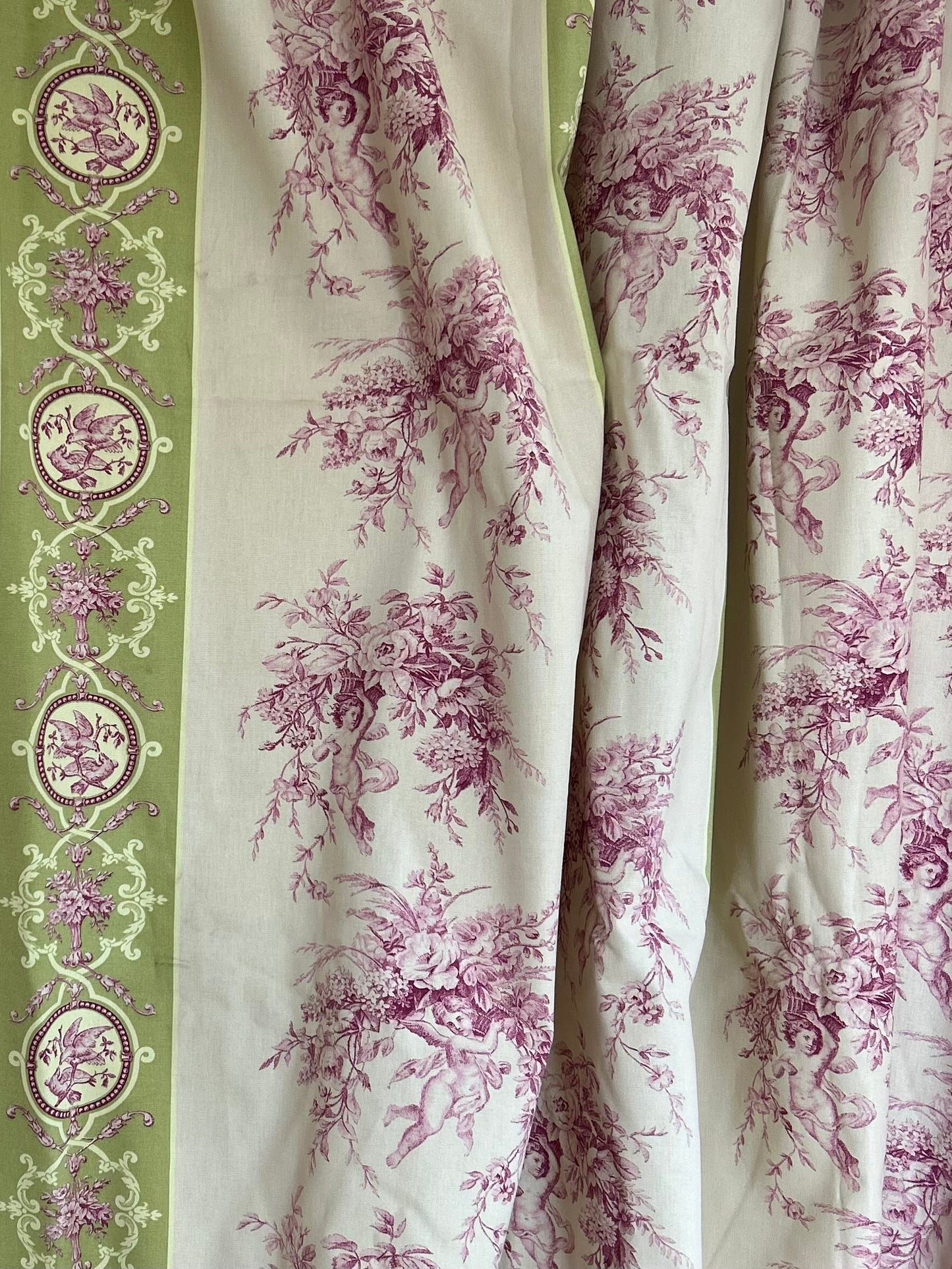 Massive panel of toile de jouy.