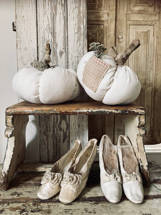 Linen pumpkin number 1.