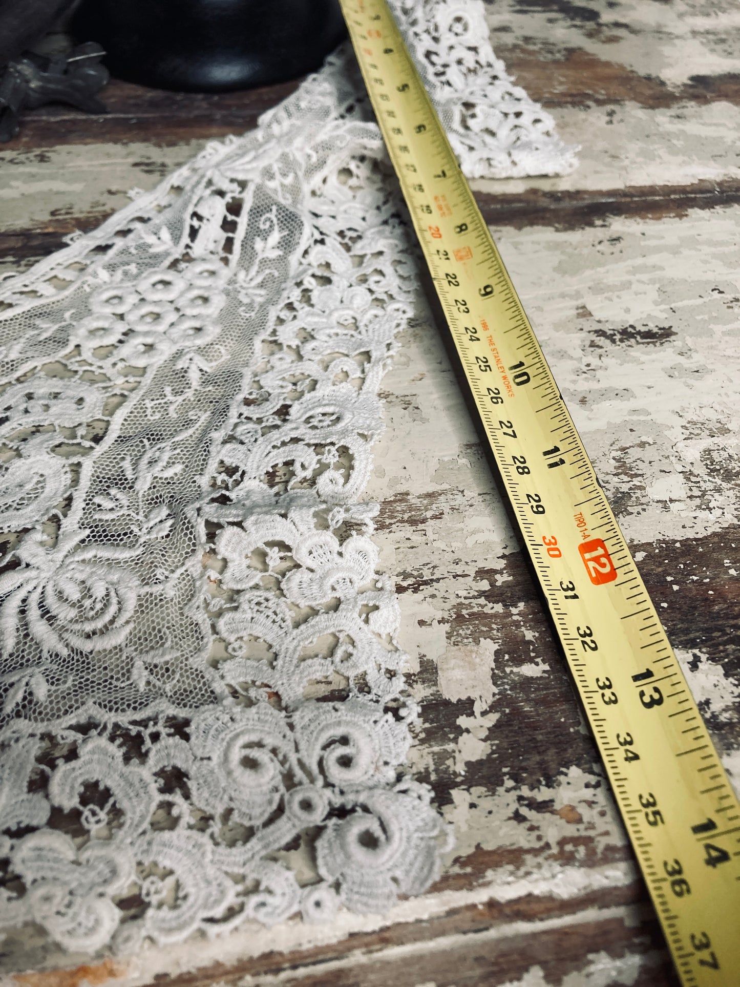 White antique lace collar