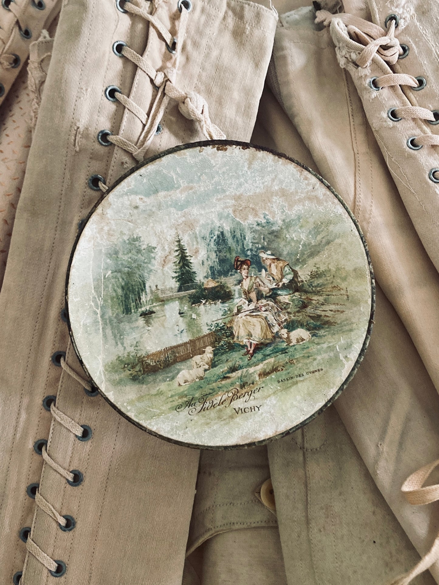 Antique French bon bon tin.