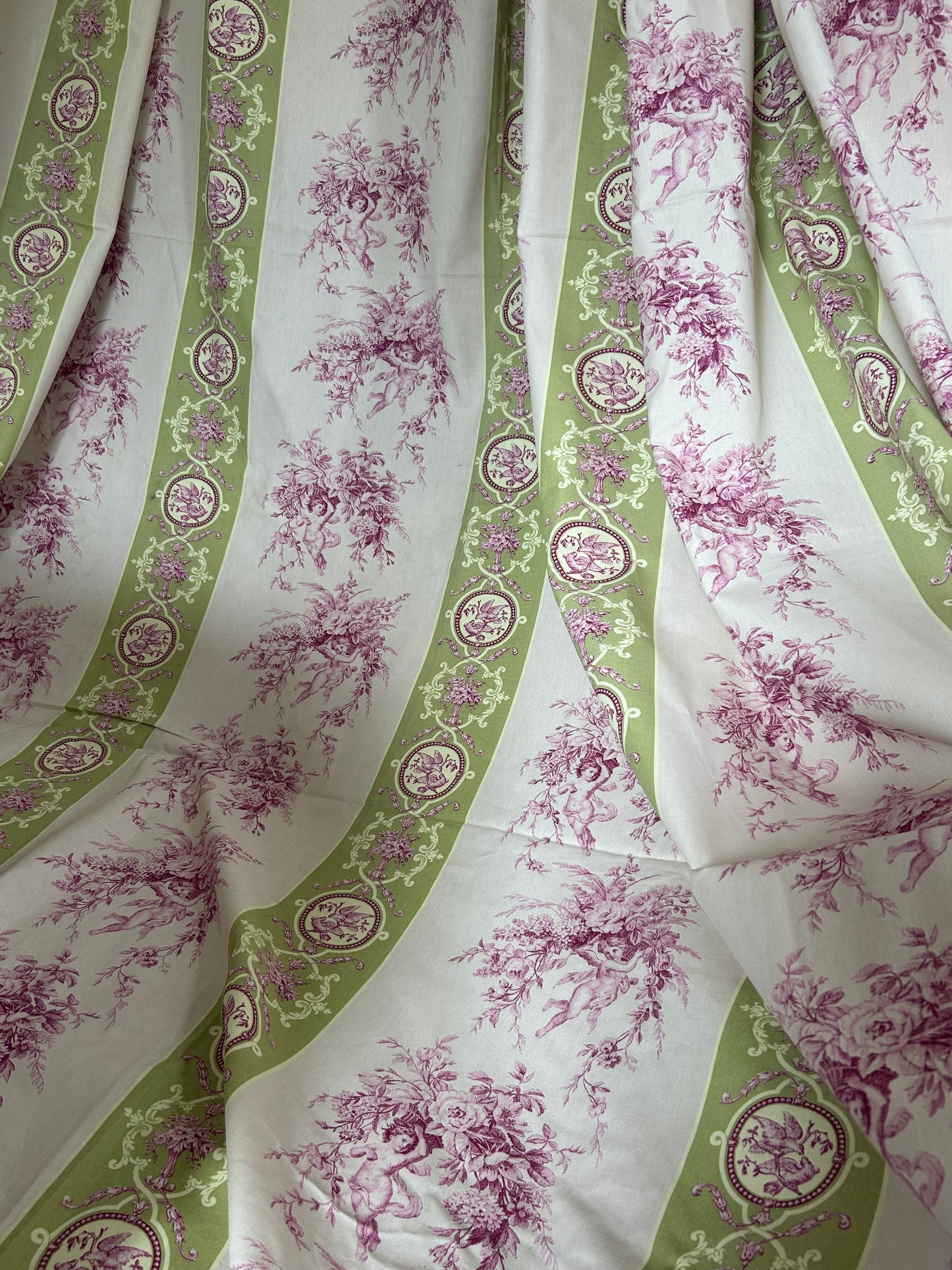 Massive panel of toile de jouy.
