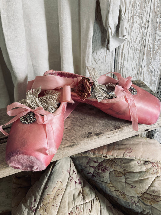 Ballet pointes.