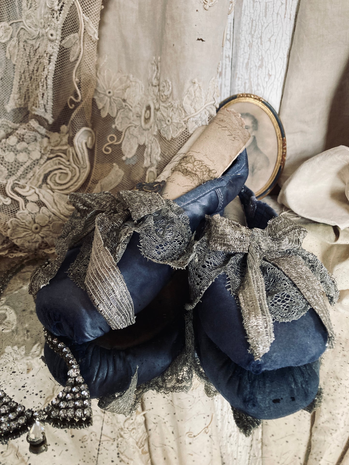 Ballet pointes french wirework trims.