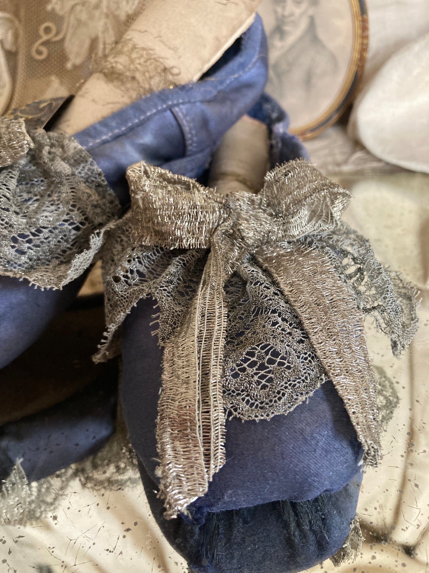 Ballet pointes french wirework trims.