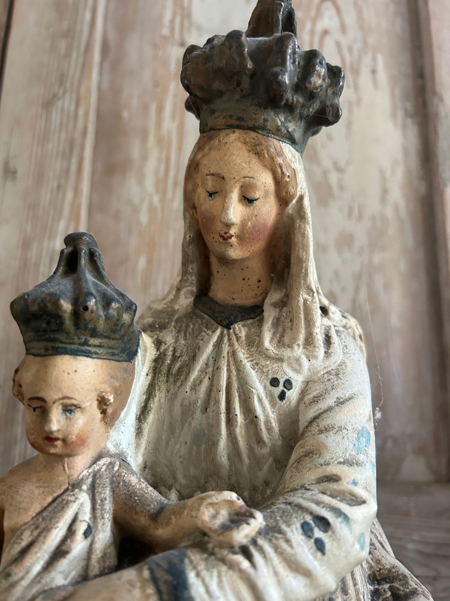 A stunning Madonna and child religious statue.