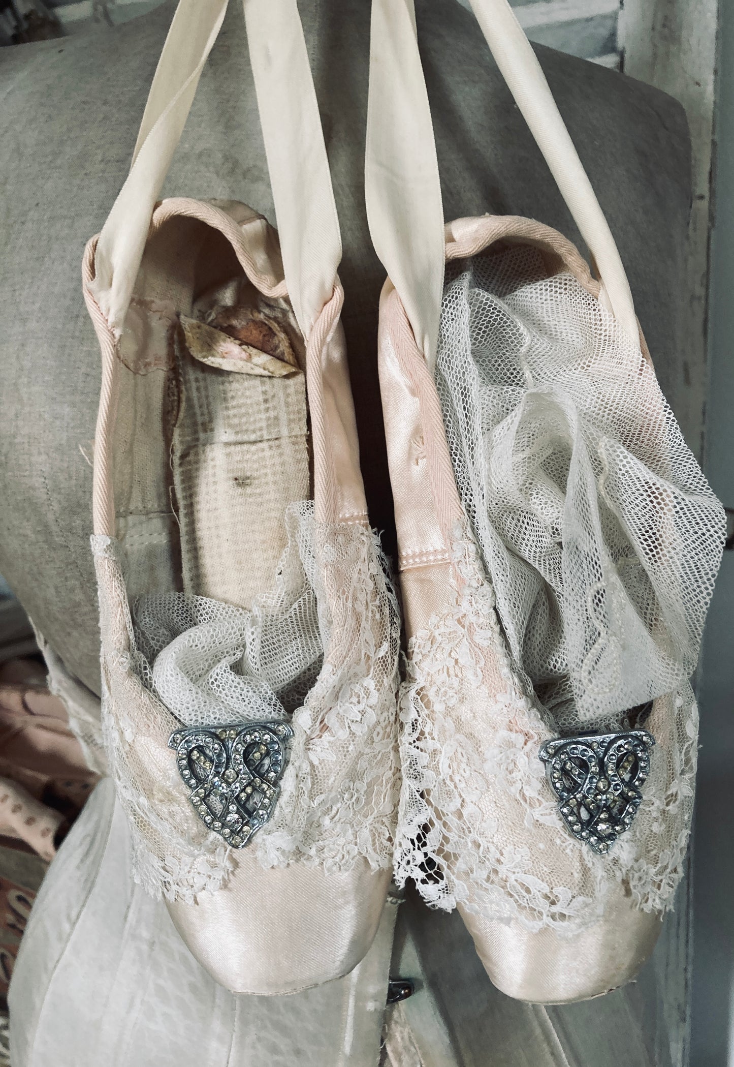 Old Ballet pointes embroidered pointes