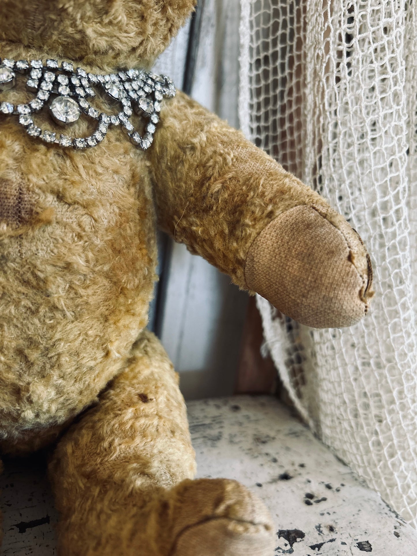 Vintage teddy bear (Charlie)