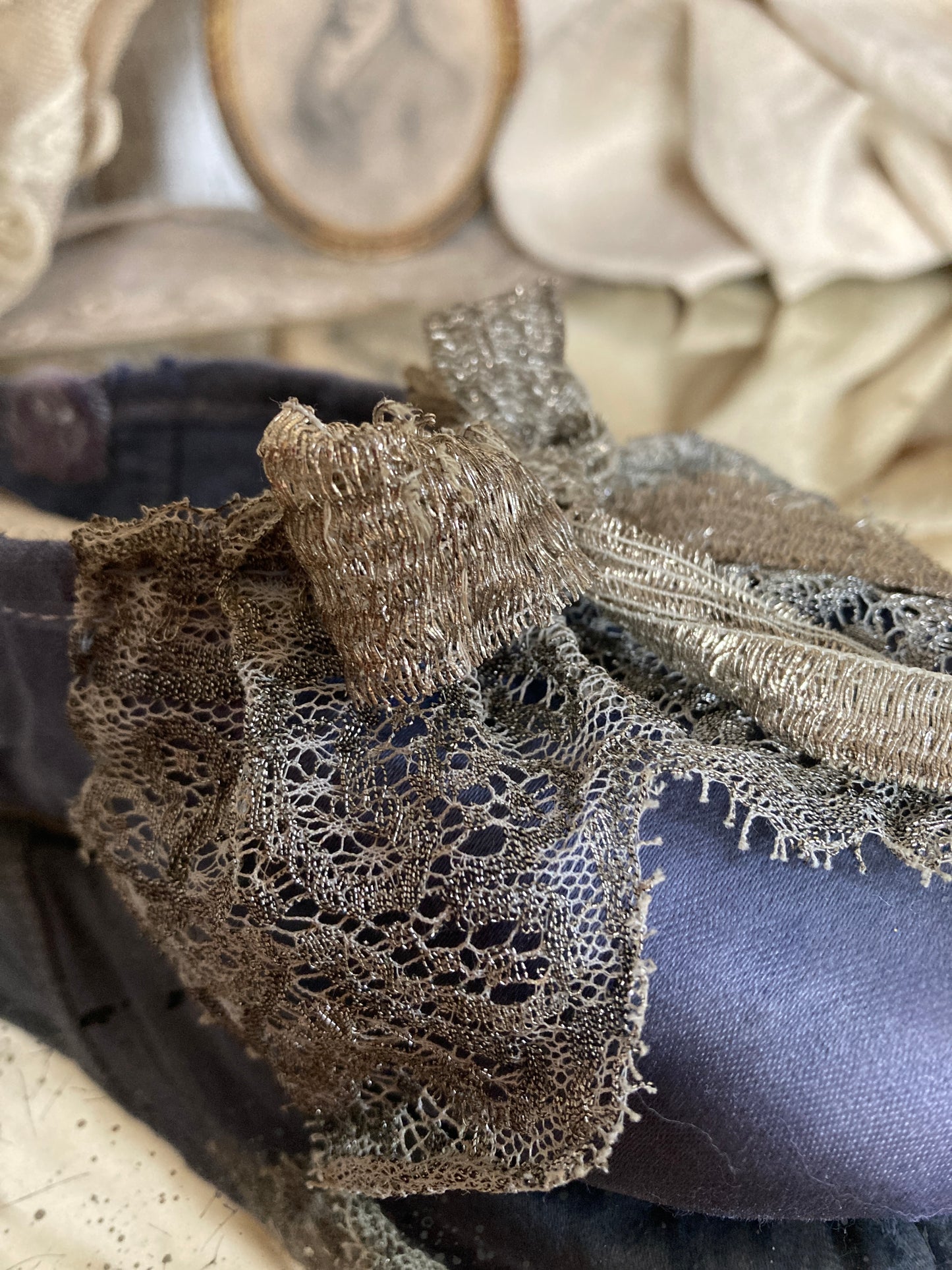 Ballet pointes french wirework trims.