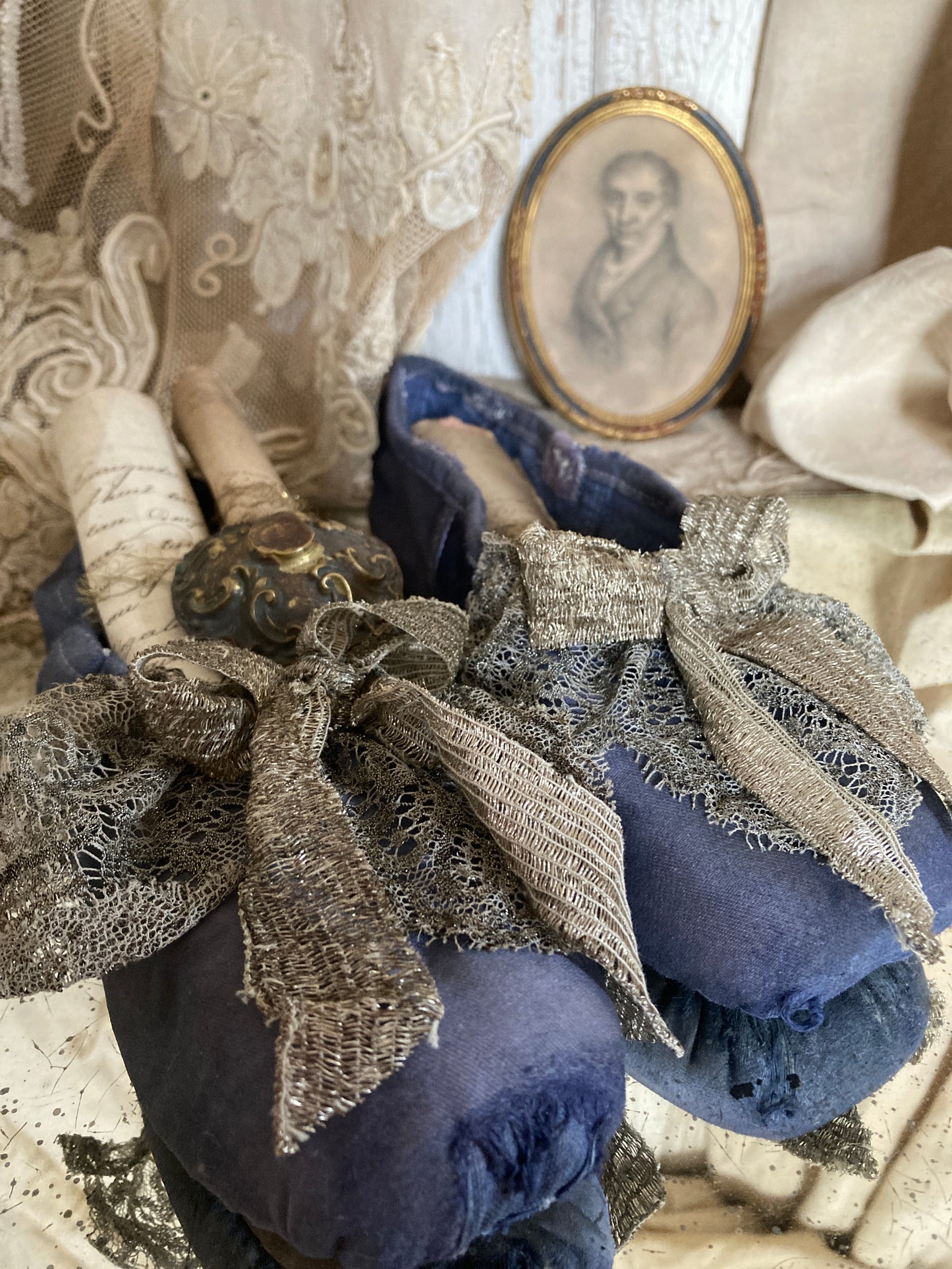 Ballet pointes french wirework trims.